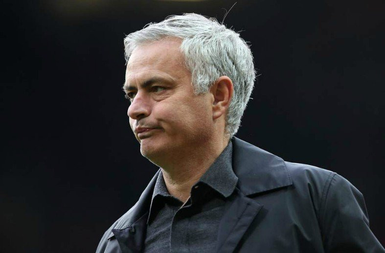 Chuyển nhượng bóng đá từ The Sun, để chiều lòng Mourinho, MU đồng ý mang về Nathan Ake, Milan Skriniar, Alessio Romagnoli và Frenkie de Jong.