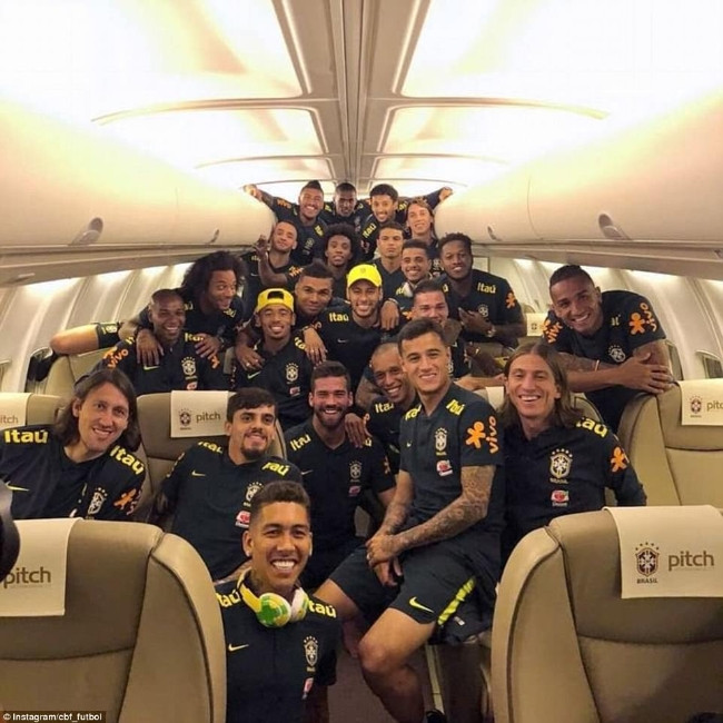 Sau chiến thắng 3-0 trước Áo trong trận giao hữu cuối cùng, các cầu thủ của ĐT Brazil đã lập tức bay đến Nga để chuẩn bị cho những ngày "sinh tử" khi trái bóng của World Cup 2018 chính thức lăn.