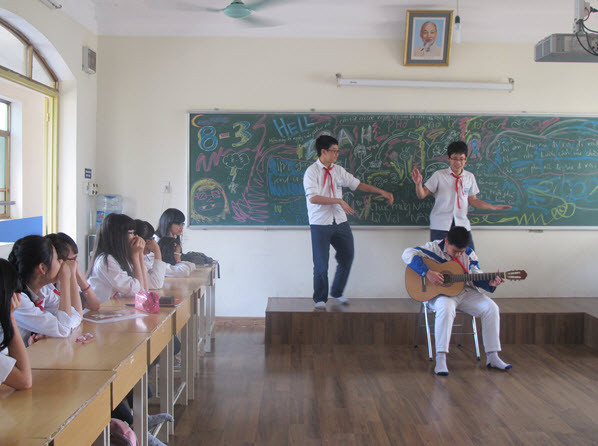 Hình thức tặng quà 8/3 vừa ý nghĩa vừa dễ thương này sau khi xuất hiện trên MXH đã nhận được nhiều lời khen ngợi, sự chú ý và ngưỡng mộ của nhiều học sinh đến từ các trường khác.