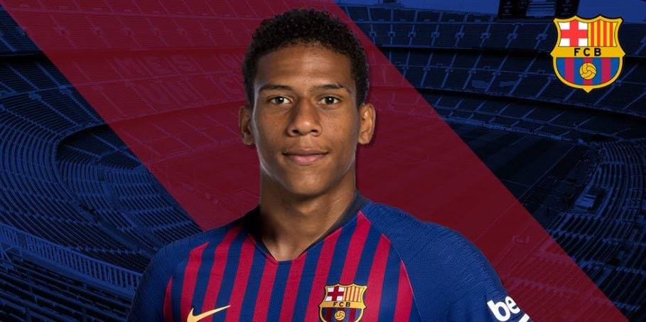 Barca đã đạt được thỏa thuận chiêu mộ Jean-Clair Todibo từ Toulouse. Tuy nhiên cầu thủ 19 tuổi này sẽ chỉ chuyển đền Camp Nou khi mùa giải năm nay kết thúc.
