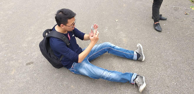 Hình tượng là gì? nhưng vì bạn bè thì có những người sẵn sàng vứt bỏ nó sang một bên để cho bạn một bức ảnh đăng câu like.