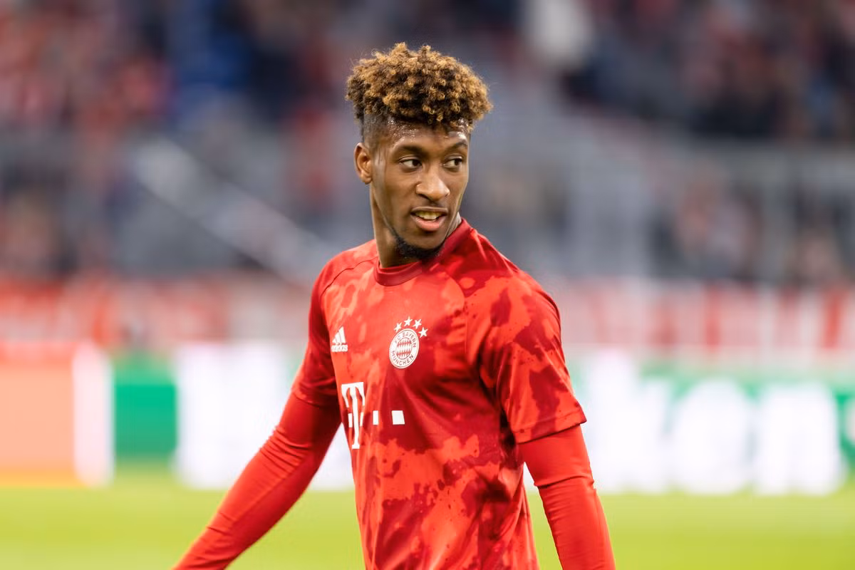 Theo báo giới Đức, Bayern Munich không có kế hoạch bán hay biến Kingsley Coman thành một phần trong bản hợp đồng chiêu mộ Leroy Sane (Man City). Bản thân ngôi sao chạy cánh người Pháp cũng không muốn chia tay Hùm xám. Anh vẫn còn hợp đồng với nhà đương kim vô địch Bundesliga đến hết tháng 6/2023.