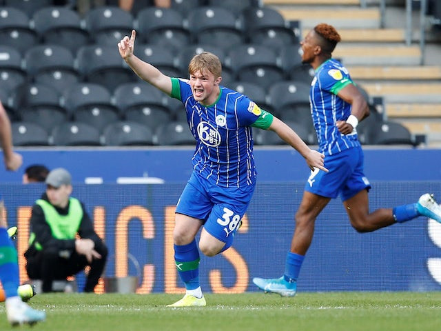 Nguồn tin từ Daily Star, phía Chelsea lại khiến cuộc cạnh tranh trở nên gay gắt hơn với sự góp mặt của họ. Trong bối cảnh HLV Frank Lampard đang lên kế hoạch trẻ hóa đội hình, Gelhardt chắc chắn sẽ là một sự bổ sung cực kỳ cần thiết đối với hàng công đại diện đến từ London.