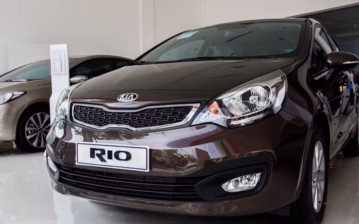 Kia Rio sedan được xem là một trong những mẫu sedan có giá bán rẻ nhất tại Việt Nam