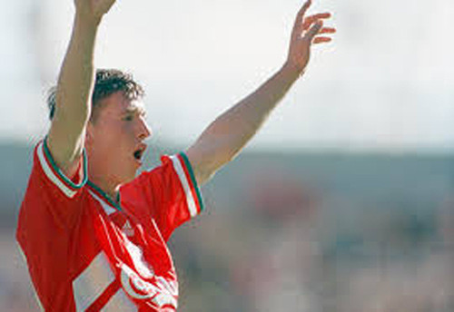 Sự kiện đáng nhớ nhất ở chiến thắng 3-0 của Liverpool khi tiếp đón Arsenal tại Anfield ngày 28/8/1994 là cú hat-trick của tiền đạo Robbie Fowler. Chỉ mất đúng 4 phút 33 giây, ngôi sao người Anh đã tạo ra một kỷ lục với 3 pha lập công trong 1 trận đấu mà đến lúc này, tại Premier League vẫn chưa một ngôi sao nào có thể lật đổ.