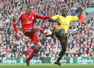 Mùa giải 2006/2007 tại Premier League, Arsenal và Liverpool tạo thành một tốp riêng để cạnh tranh vị trí thứ 3 và thứ 4, trong khi MU và Chelsea ở nhóm đầu tranh giành ngôi vương. Hat-trick của Peter Crouch và một bàn của Agger đã giúp Liverpool có chiến thắng 4-1 trước Arsenal.