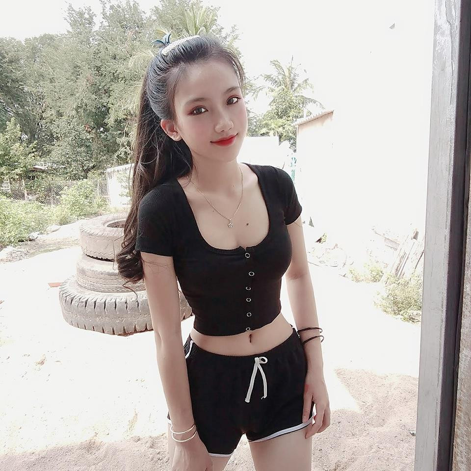 Đặc biệt, sống mũi cao và đôi mắt to tròn khiến Kim Anh luôn ghi điểm trong mắt người đối diện.