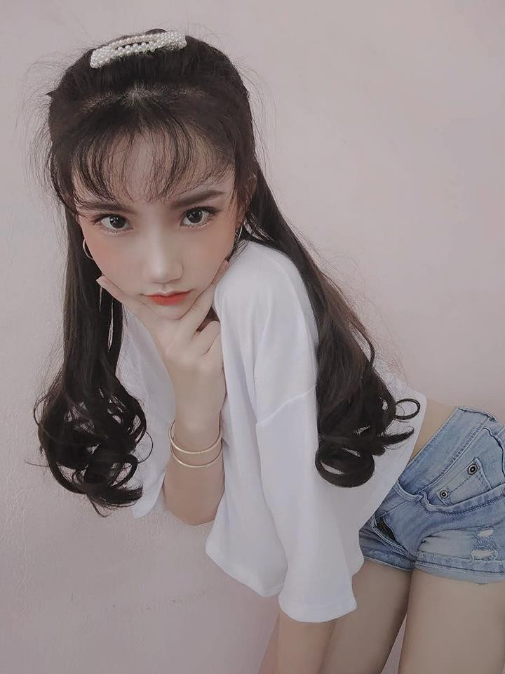 Ở thời điểm hiện tại, Kim Anh đang cố gắng trau dồi thêm kĩ năng cho bản thân. Hy vọng trong tương lai, gái xinh Ninh Thuận sẽ có cơ hội tiến xa hơn với vai trò người mẫu ảnh.