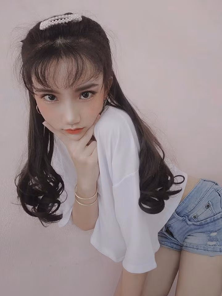 Ở thời điểm hiện tại, Kim Anh đang cố gắng trau dồi thêm kĩ năng cho bản thân. Hy vọng trong tương lai, gái xinh Ninh Thuận sẽ có cơ hội tiến xa hơn với vai trò người mẫu ảnh.