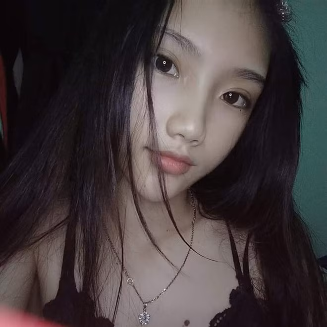 Kim Anh hiện là một trong những gương mặt đang nhận về rất nhiều quan tâm của giới trẻ nhờ gu thời trang ấn tượng cùng gương mặt xinh đẹp.