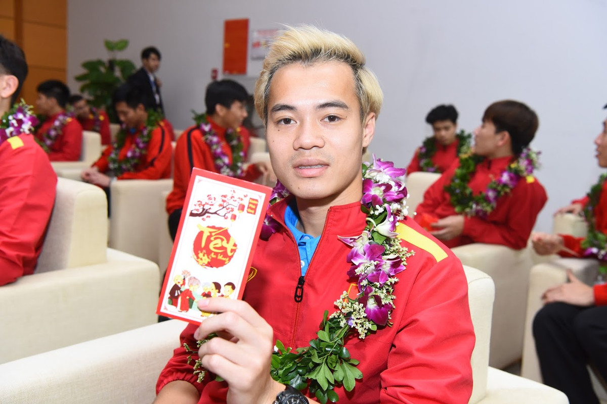 Văn Toàn cũng khoe lì xì mà mình nhận được.