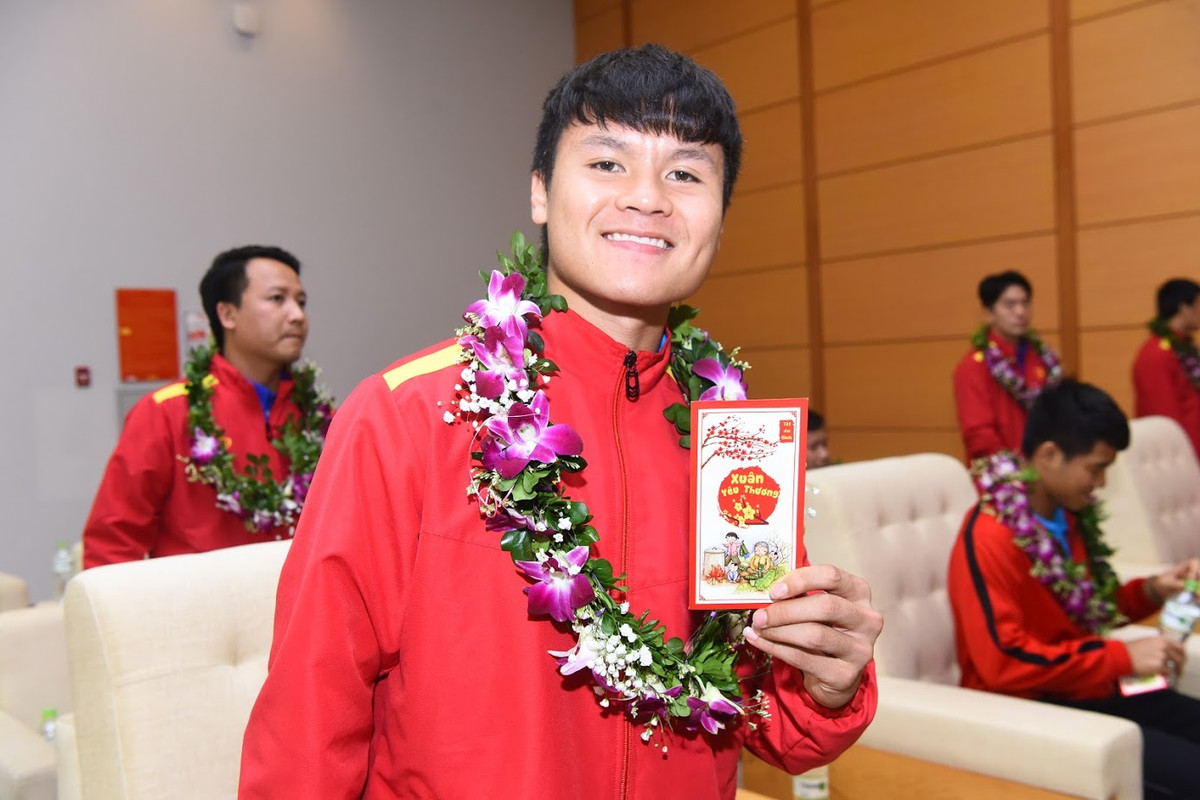 Lần lượt đến Quang Hải...