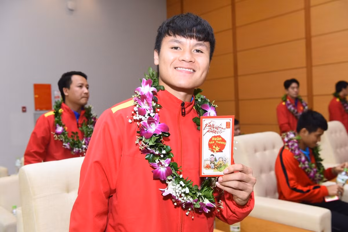 Lần lượt đến Quang Hải...