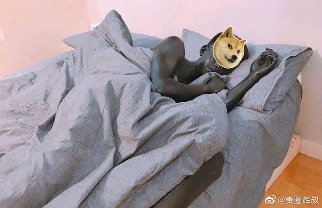 Ban gai “cuc pham”: Nhuom da den cho nguoi yeu roi “cao chay xa bay”