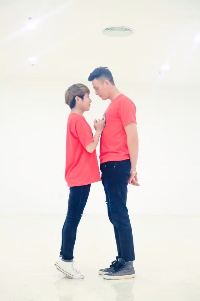 Theo nhận xét của nhiều dân mạng, cặp đôi đồng tính nam trên không chỉ điển trai, dễ thương mà tình yêu của họ cũng rất đẹp.