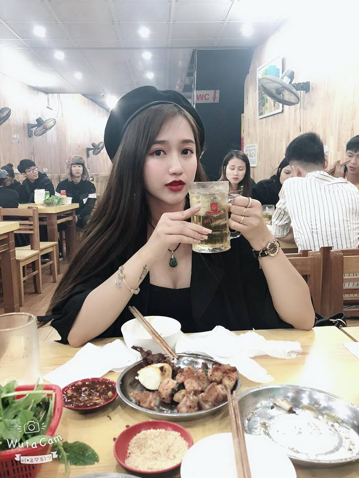 Ngay sau khi được lên sóng nhờ vẻ ngoài rạng rỡ, xinh đẹp, Ngọc Trâm đã trở thành tâm điểm tìm kiếm của CĐM.