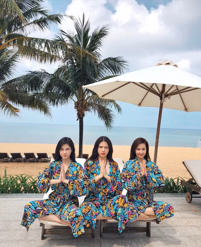 Ngoài công việc, hot girl đời đầu Hà thành còn là những người bạn thân, thường xuyên đi chơi cùng nhau. Mới đây, bộ ba này đã chuyến du lịch thú vị, nhiều trải nghiệm khó quên tại Phú Quốc.
