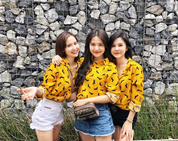 Trong những khoảnh khắc của chuyến đi, bộ 3 hot girl Phanh Lee, Huyền Lizzie, Thu Hoài đã khoe nhan sắc ở tuổi 28 với vóc dáng nuột nà, quyến rũ.