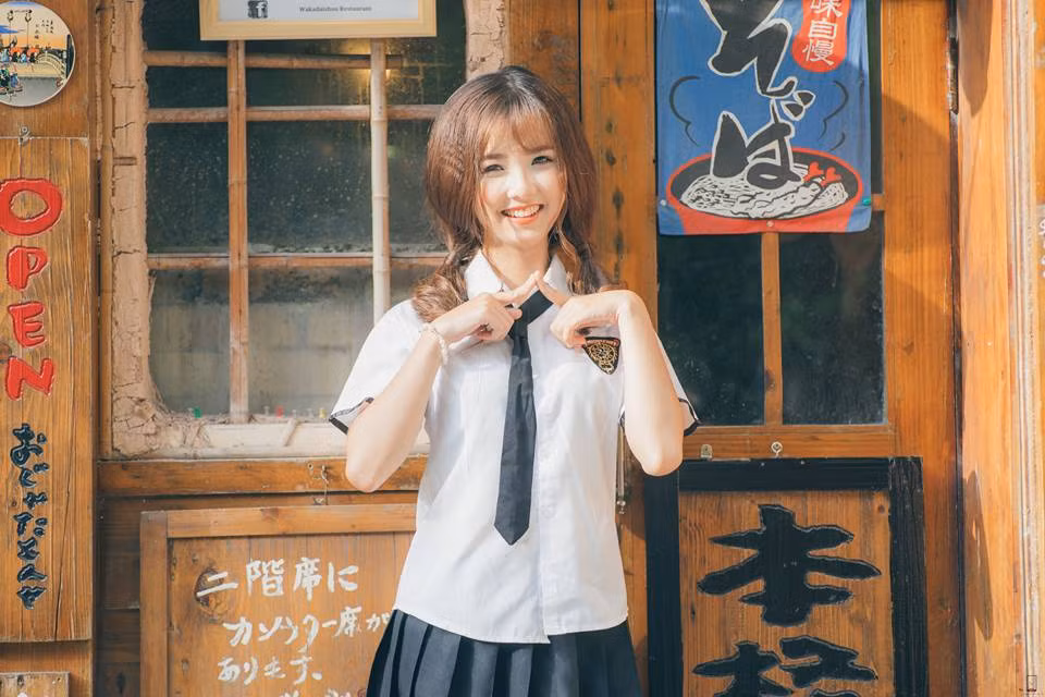 Trong bộ ảnh mới nhất của mình Mỹ Tiên "hóa thân" thành một nữ sinh Nhật. Chính sự trong sáng, thanh thoát của mình đã góp phần làm cho bộ ảnh thêm phần lung linh và ấn tượng hơn.