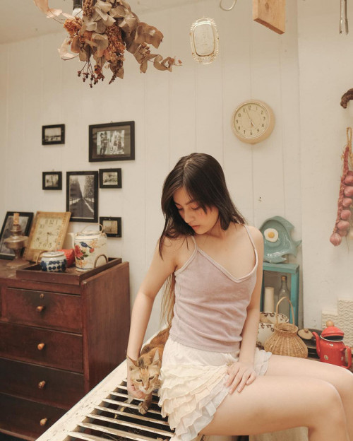 Cùng xem thêm một số hình ảnh của "hot girl IELTS" vẫn trở thành nàng thơ trên MXH.