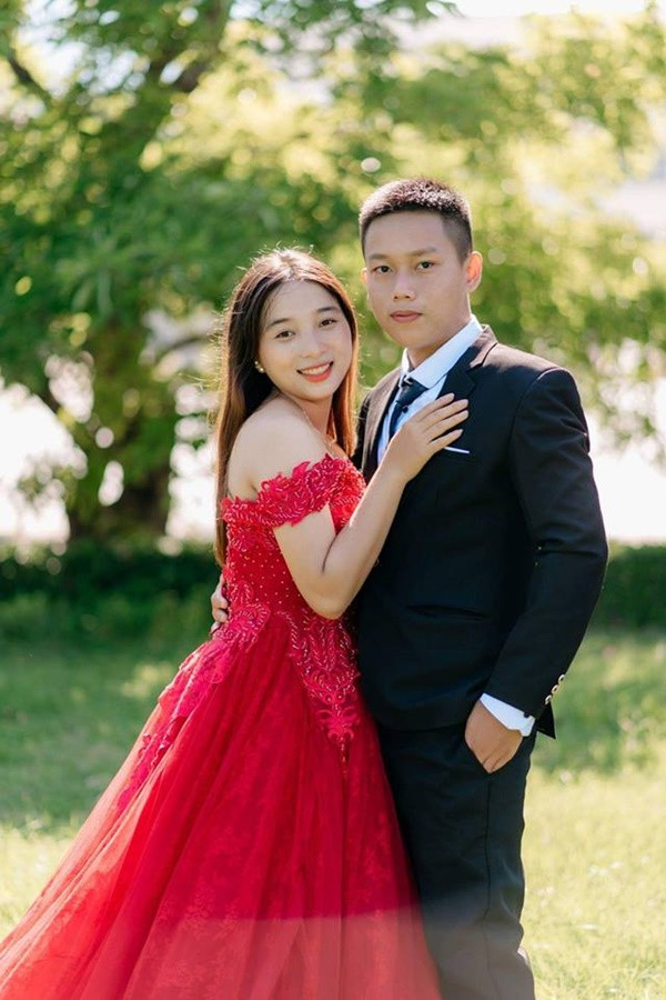 Mới đây, bộ ảnh kỉ yếu theo phong cách đám cưới tập thể như nhóm sinh viên ĐH Quy Nhơn chắc là ý tưởng "liều lĩnh" và cũng độc đáo nhất từ trước đến nay.