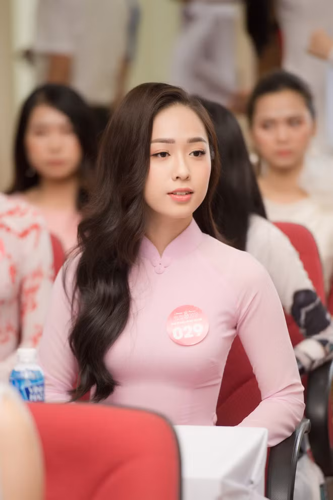 Trong số các thí sinh dự thi vòng sơ khảo phía Bắc Hoa hậu Việt Nam 2018 Phạm Ngọc Hà My gây chú ý với chiều cao nổi bật, gương mặt thông minh.