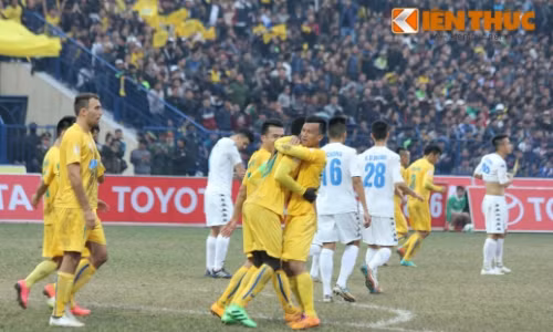 Thang tran mo man V.League, Thanh Hoa nhan thuong khung