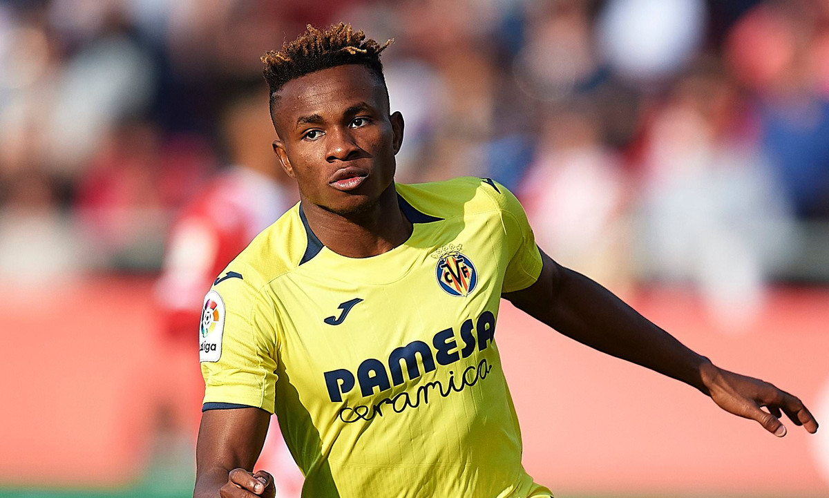 Theo Fichajes.net, Real Madrid đã sẵn sàng mang Samuel Chukwueze, tài năng 20 tuổi về thay Gareth Bale. Cầu thủ người Nigeria cho thấy tiềm năng phát triển rất lớn và nhanh chóng trở thành trụ cột của Villarreal.