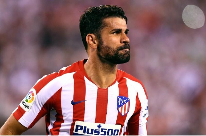 Theo Calcio Mercato, AC Milan nhắm đến Diego Costa, "quái thú" hàng công của Atletico Madrid cho công cuộc thanh lọc lực lượng và cải tổ đội hình trong thời gian tới. Tiền đạo người Tây Ban Nha đã 31 tuổi nhưng kinh nghiệm chinh chiến đỉnh cao là vốn quý khiến đại diện nước Ý thèm khát.