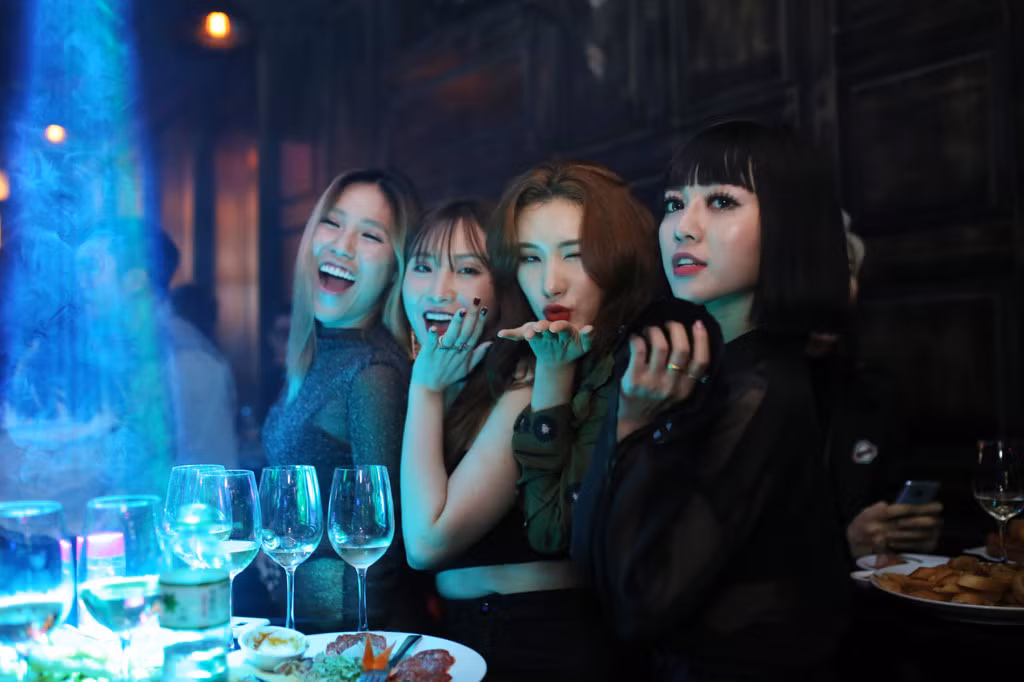 Bốn cô gái nhóm Lip B lại rũ bỏ hình ảnh đáng yêu, ngọt ngào để trở nên đầy quyến rũ.