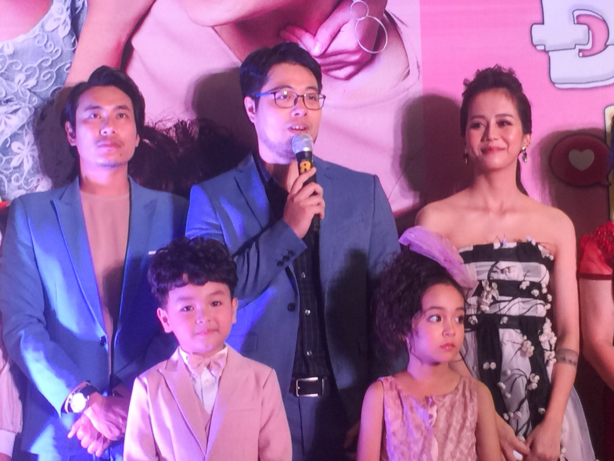 Kiều Minh Tuấn và An Nguy xuất hiện khá xa nhau trong buổi công chiếu phim và những hành động tình cảm của họ dường như không hề diễn ra.