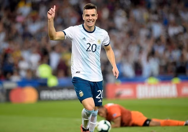 Nguồn tin từ Daily Mail khẳng định, Tottenham sắp sửa công bố thêm 2 bản hợp đồng chất lượng nữa. Bộ đôi được 'Gà trống' thành London nhắm đến đó chính là Giovani Lo Celso của Real Betis và Ryan Sessegnon đến từ Fulham.