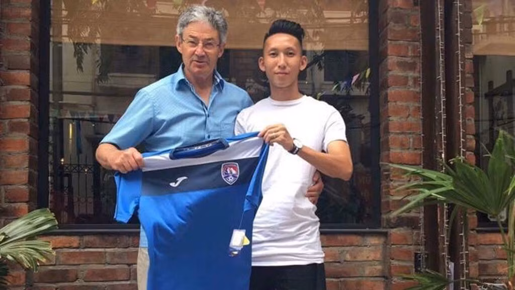 Hiện chưa rõ Xuân Tú có câu trả lời ra sao với CLB Dusseldorf. Ngoài ra, visa của Nghiêm Xuân Tú tới Đức còn hiệu lực đến hết tháng 12/2016.