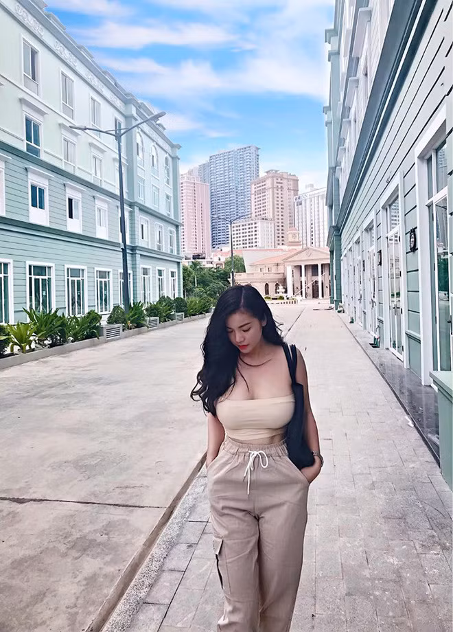 Theo chia sẻ của Hồng Nhung, để giữ dáng, cô không có bí quyết gì đặc biệt mà đơn giản chỉ tập trung ăn uống điều độ.