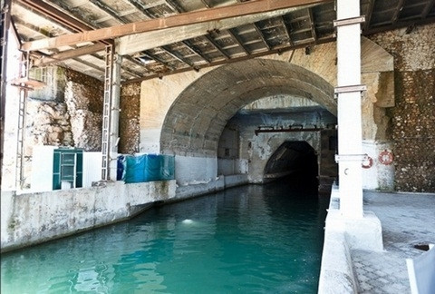 Người thường khó mà tin được trong thị trấn nhỏ bé này lại tồn tại một căn cứ quân sự ngầm lớn đến thế.