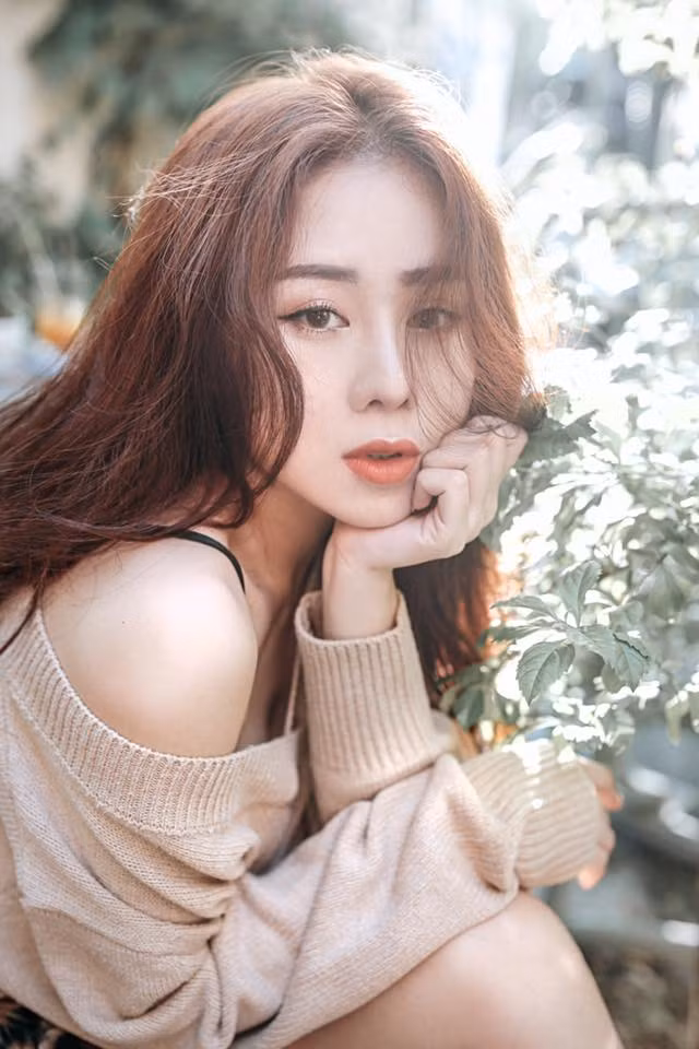 Với những bức ảnh của mình, Hà Thương nhận được những bình luận "có cánh" từ phía cộng đồng mạng: "Xinh không chịu được"; "Thiên thần là có thật"; "Đẹp thật"; "Nhìn muốn yêu luôn".