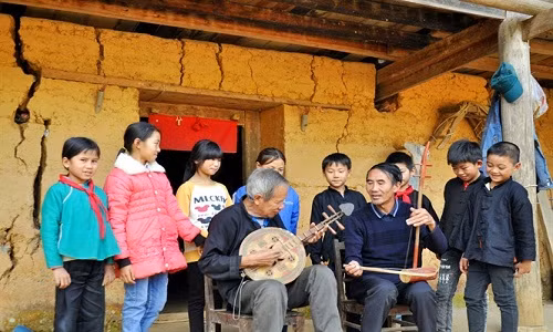 Ky nhan nhin duong bang mui chan va choi dan cuc gioi-Hinh-2