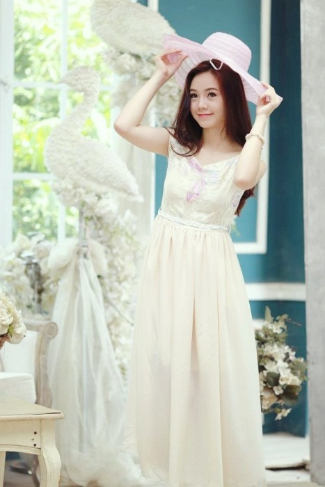 Được biết, bộ phim chưa chốt tên nhưng tạm thời có tên 'Lặng im dưới vực sâu'. Bộ phim được VFC, đạo diễn Đào Duy Phúc sẽ bấm máy quay trong thời gian tới. Bộ phim sẽ được quay tại Mèo Vạc - Hà Giang, nơi có cánh đồng hoa tam giác mạch nổi tiếng. Trong phim, cô bạn sẽ hóa thân vào vai nhân vật Xí - một cô gái dân tộc Mông hồn nhiên và tinh nghịch.