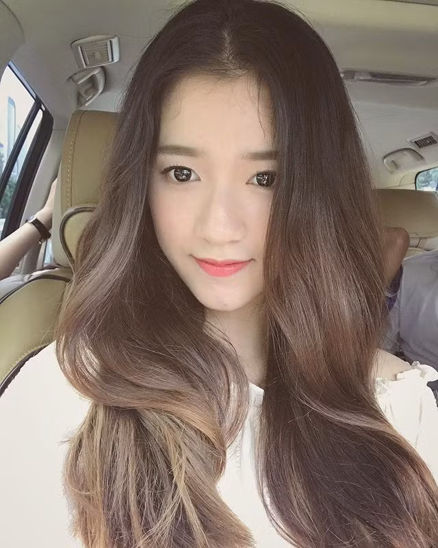 Trang cá nhân của Châu Giang thu hút gần 20.000 lượt theo dõi. 9X cũng thường xuyên chia sẻ ảnh chụp cùng bạn bè và khi đi du lịch tại Thái Lan, Nhật Bản, Hàn Quốc, Singapore. Ảnh sử dụng trong bài: FBNV