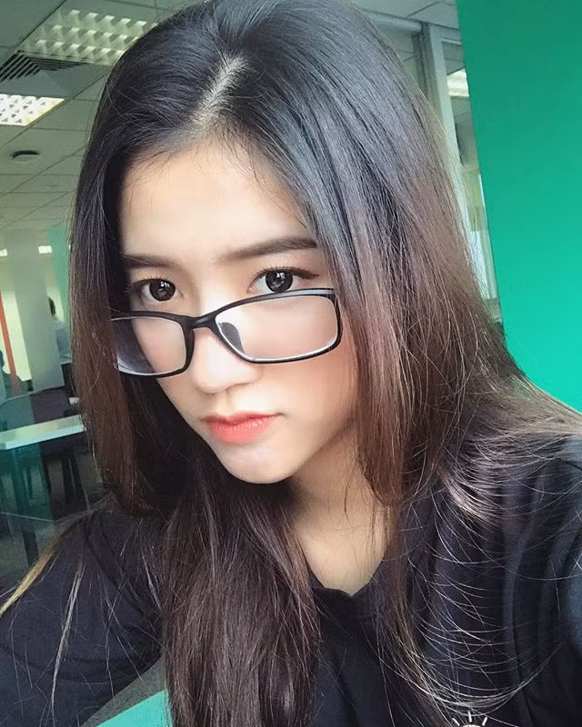 Theo chia sẻ của Châu Giang, cô sẽ đi du học ngành Quản trị Khách sạn Du lịch tại London, Anh. Từ bỏ Địa, môn học đã từng mang đến cho mình rất nhiều giải thưởng, nữ sinh Quốc học Huế tỏ ra tiếc nuối nhưng vì sự nghiệp bản thân và vì tương lại nên cô gái xinh đẹp này quyết lựa chọn hướng đi riêng của mình.