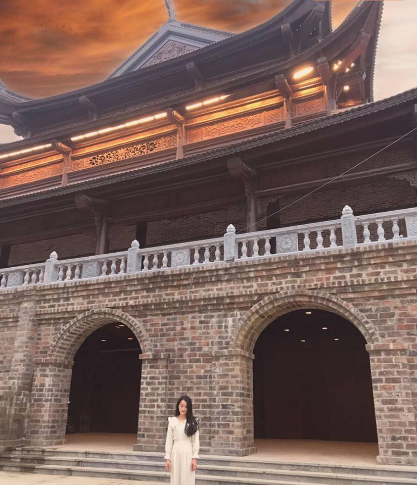 Đúng theo những gì các dân mạng chia sẻ, chùa Tam Chúc đang trong giai đoạn xây dựng nên vẫn còn ngổn ngang vật liệu xây dựng. Nhưng do góc chụp khiến nơi đây hiện lên cực đẹp.