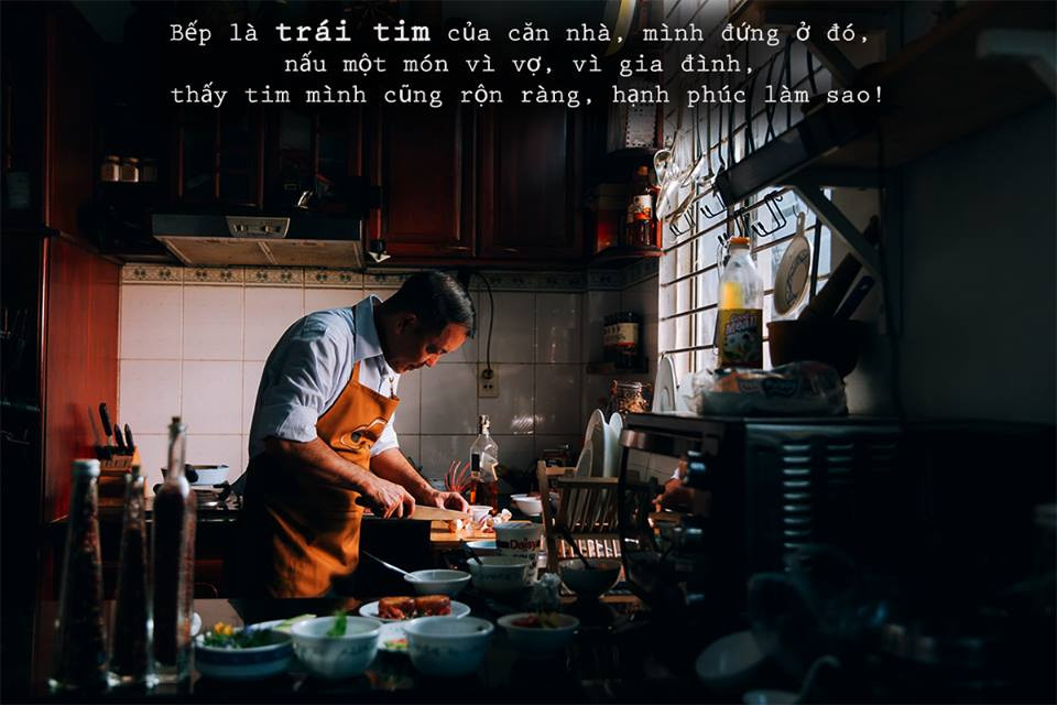 Chuyện đàn ông vào bếp không còn thiếu nhưng đó chỉ là bề nổi, còn rất nhiều những ý nghĩa sâu xa khác khiến hành động tuy đơn giản này lại làm ấm lòng vô vàn những người vợ.