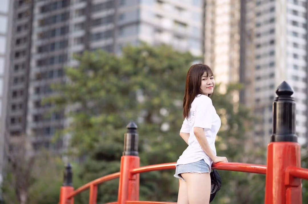 Nếu theo dõi trang cá nhân của Yến Xuân, nhiều người không quá bất ngờ khi tần suất đăng tải những bức ảnh trong bộ bikini khoe thân của cô nàng ngày một nhiều.