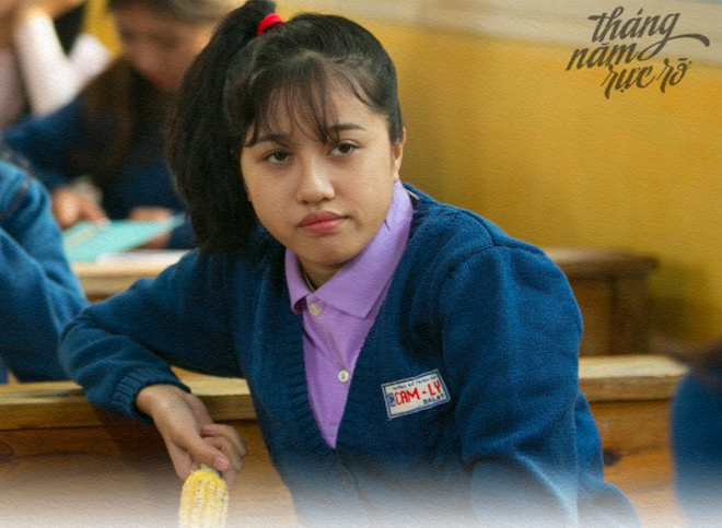 Hẳn bạn còn nhớ Thùy Linh - " nữ hoàng chửi ngoa" trong bộ phim bom tấn "Tháng năm rực rỡ" làm điên đảo các phòng chiếu thời gian qua. Trong phim, Thùy Linh (Trịnh Thảo thủ vai) đã diễn xuất cực kì ngọt vai một cô nàng ngổ ngáo, xấc xược đụng vào là "phun châu nhả ngọc".