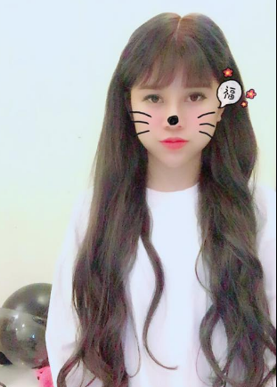 Chưa hết, đã có rất nhiều bạn bè nhầm tưởng Hiệp là người chuyển giới khi biết tên thật của cô. Hiệp nói cô từng ngượng chín mặt khi mọi người nhận xét "chuyển giới ở đâu mà xinh thế"' hay "làm sao để đổi được chứng minh hình nam sang hình nữ?".