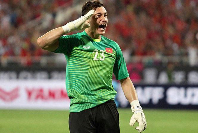 Fox Sports đã quyết định chọn Văn Lâm vào danh sách 3 thủ thành xuất sắc vòng bảng cùng Hassan Sunny (Singapore) và Kyaw Zin Htet (Myanmar).