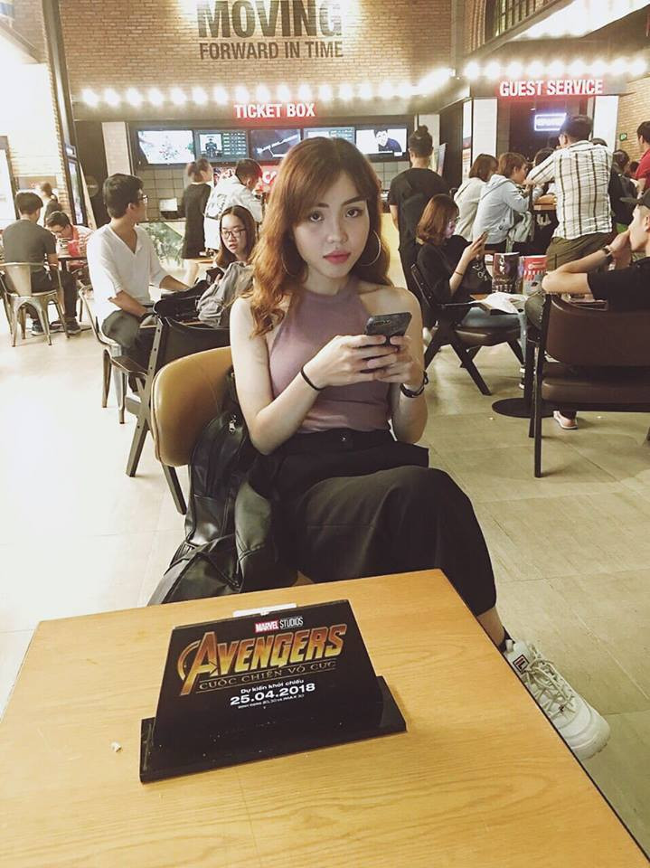 Được biết, Lan Vy đã trải qua gần 6 tháng điều trị, có 9 ca phẫu thuật bao gồm 8 ca đại phẫu và một tiểu phẫu chỉ tính riêng gần một tháng nay từ hôm 25/4 đến 22/5, cô bạn đã phải thực hiện 4 ca phẫu thuật, trung bình mỗi tuần một ca đến hôm nay sức khỏe đã có phần ổn định.