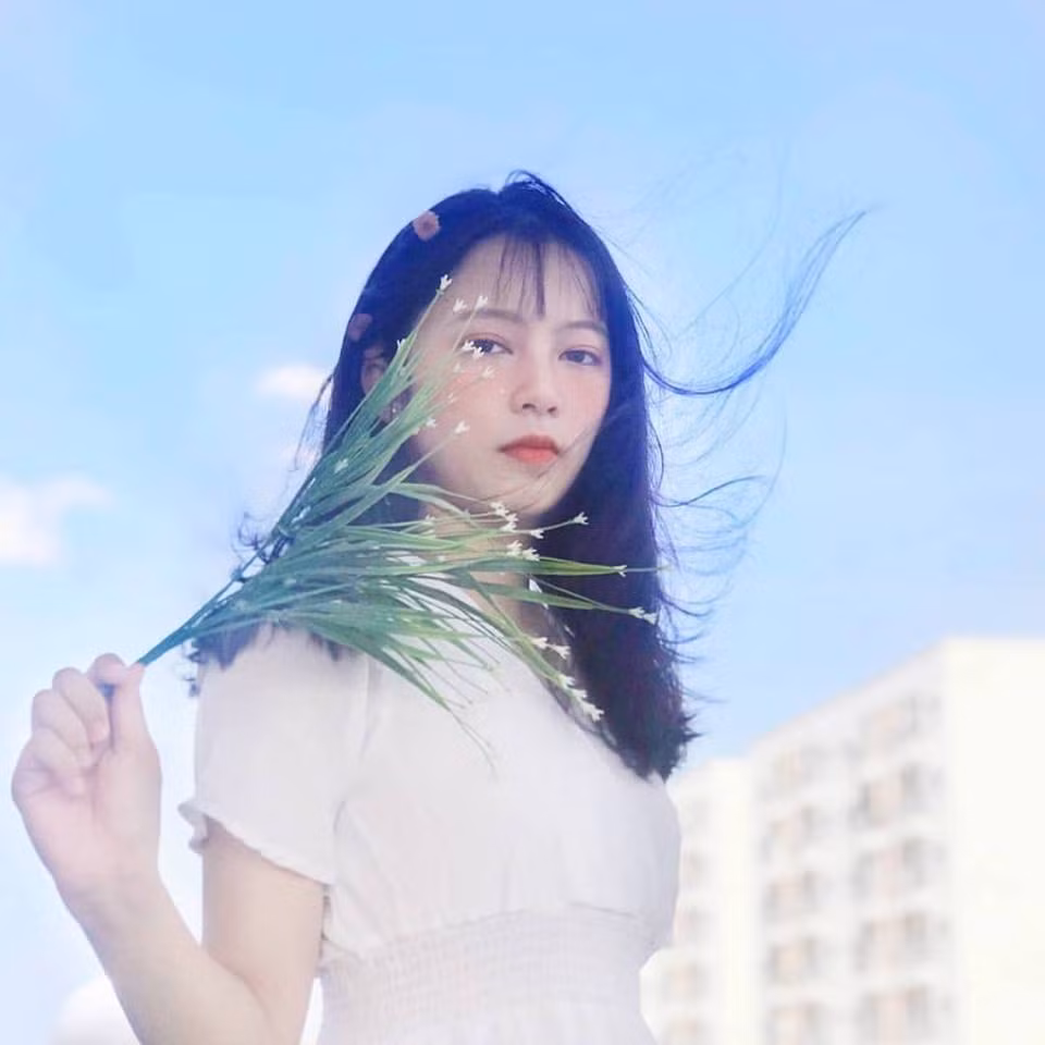 Những bức ảnh chụp góc mặt nghiêng của Khánh Linh khiến nhiều người phải thổn thức.