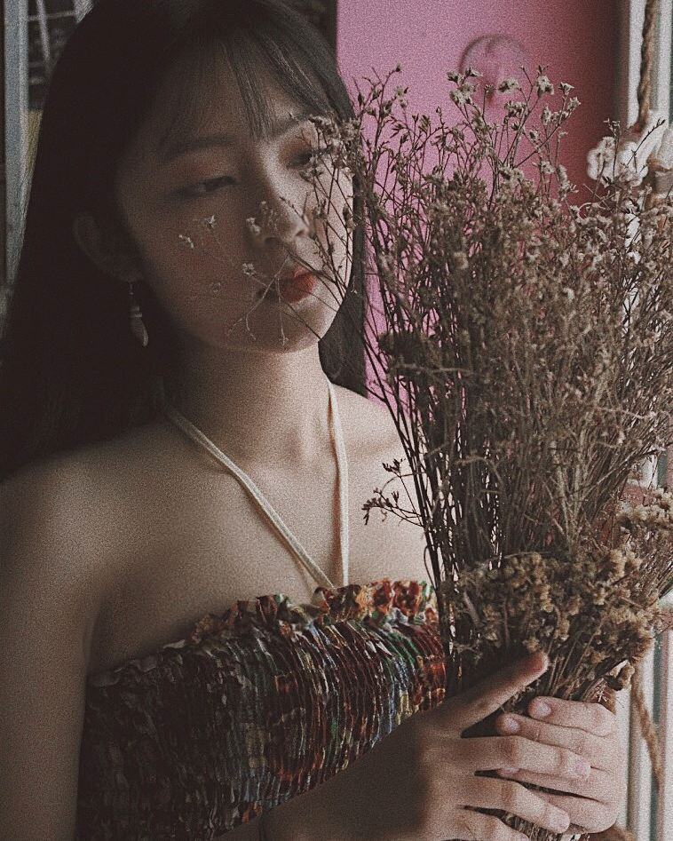 "Đọc được những bình luận ngợi khen từ mọi người khiến mình rất vui. Nhưng để đạt được như những lời mọi người khen ngợi, mình cần phải cố gắng nhiều lắm. Một lần nữa mình xin cảm ơn!", Linh vui vẻ cho hay.