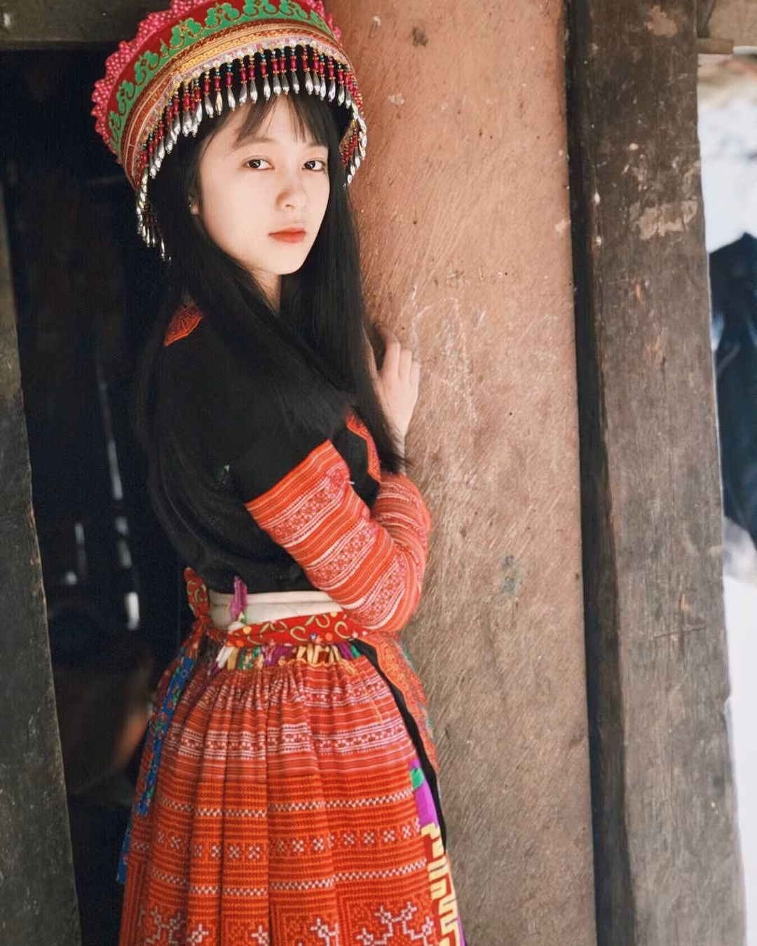 Không chỉ gây ấn tượng bằng vẻ đẹp tinh tuyền trong chiếc áo dài, nữ sinh 10X Đà Nẵng còn khiến mọi người thích thú bằng thời trang xuống phố.